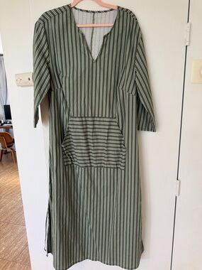 Relaxed Olive Green Striped Maxi Dress with V-Neck